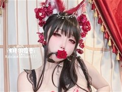 福利姬@香草奶喵Coser系诱惑人体写真2